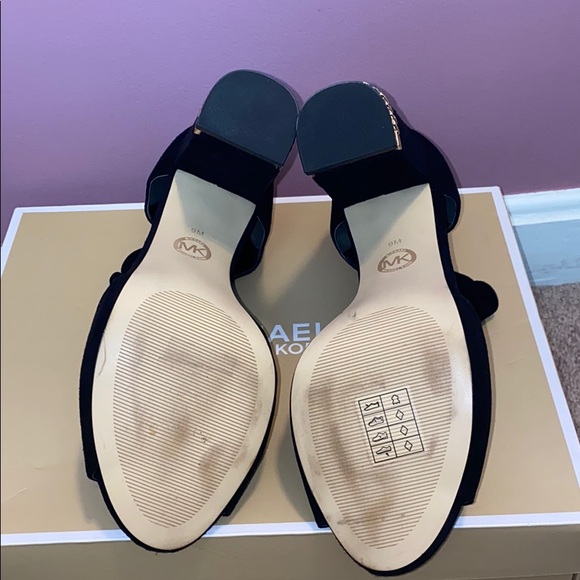 Black Micheal Kors heeled boot - Picture 5 of 5